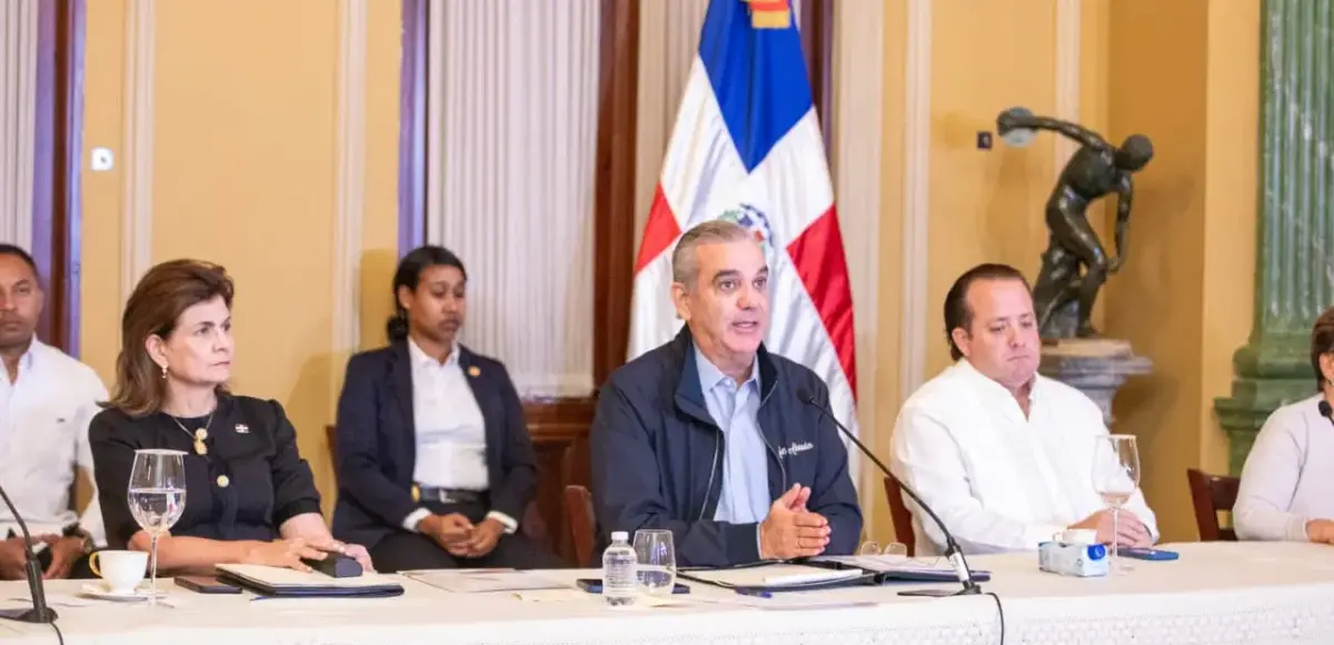 Presidente Abinader dice que la prioridad del Gobierno es salvar vidas, proteger las propiedades y preservar las infraestructuras; llama a la población a evitar zonas de riesgo