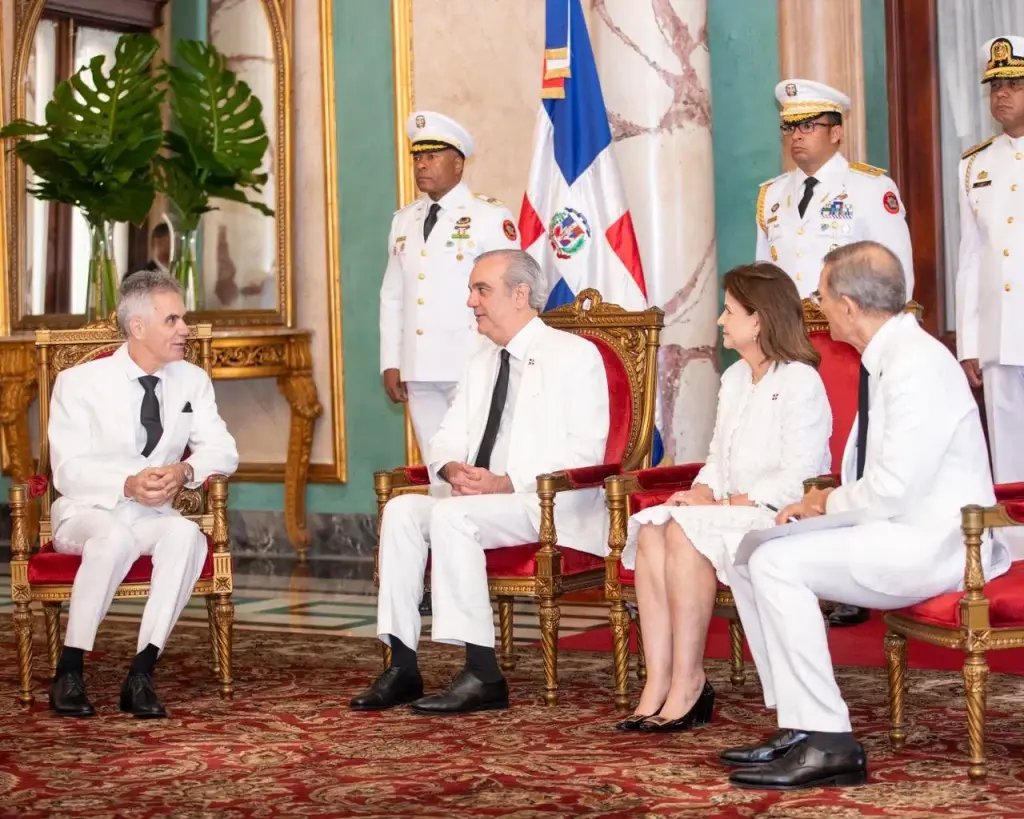 Presidente Abinader recibe cartas credenciales de seis nuevos embajadores acreditados ante el Gobierno dominicano