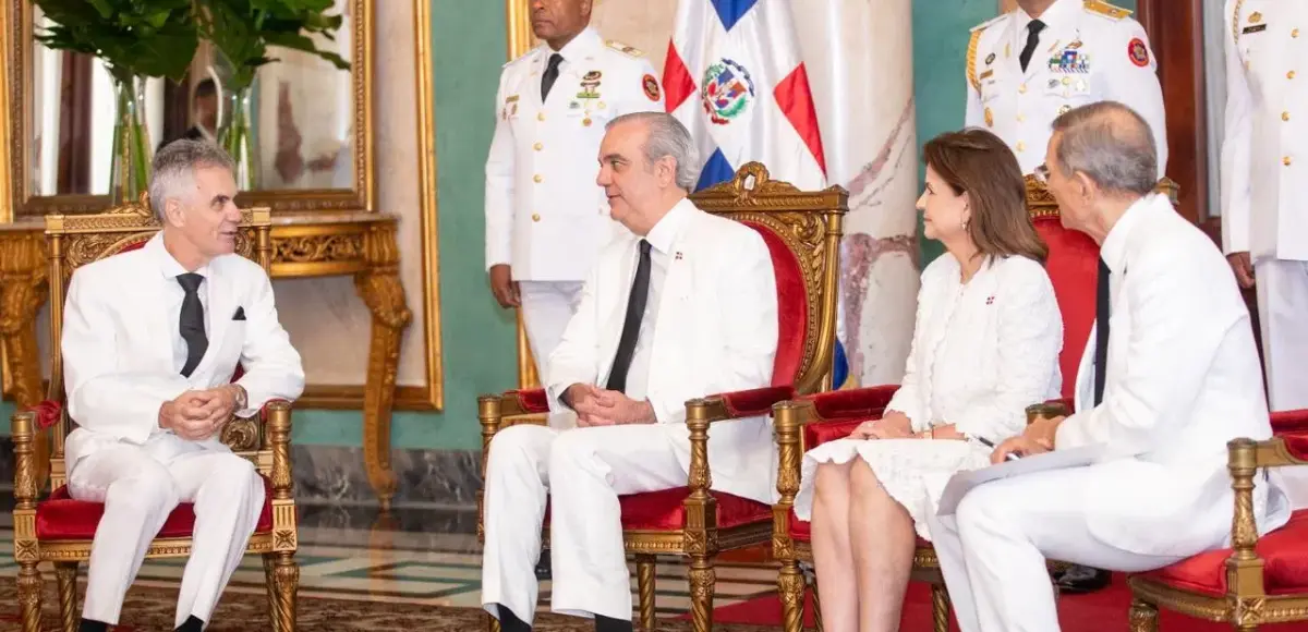 Presidente Abinader recibe cartas credenciales de seis nuevos embajadores acreditados ante el Gobierno dominicano