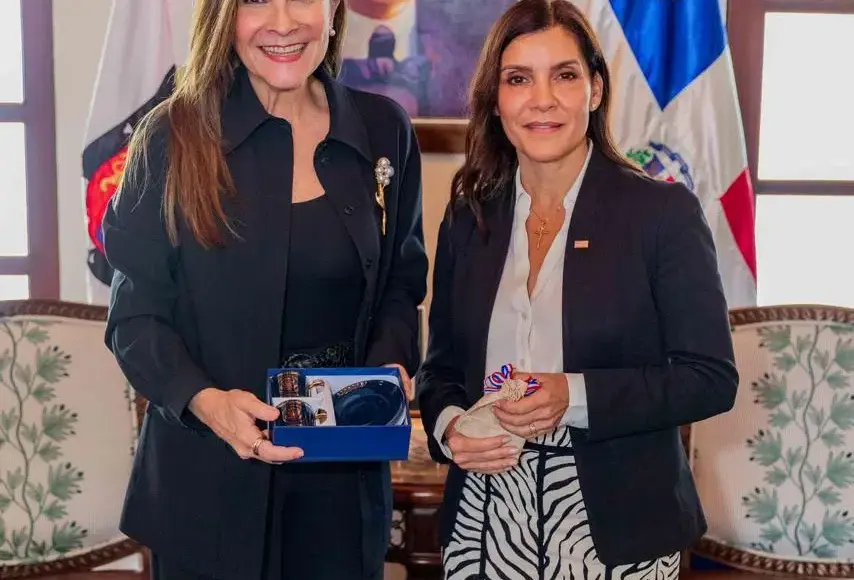 Embajadora Leah Campos y Carolina Mejía tratan temas de interés para RD y EE. UU.
