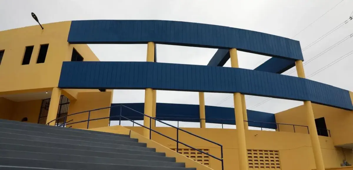 Presidente Luis Abinader entrega remodelado Club Los Cachorros de Cristo Rey