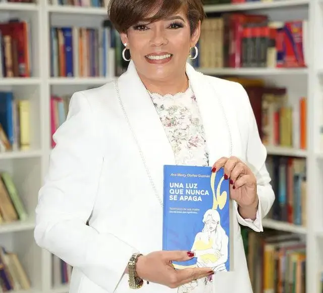 Ana Mercy Otáñez presenta en Nueva York su libro “Una luz que nunca se apaga”