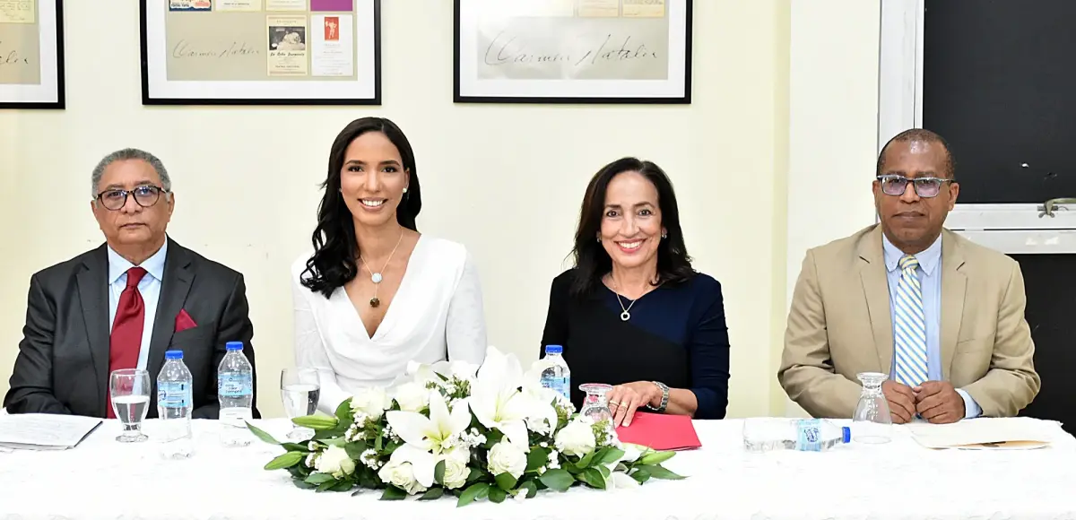 Abogada dominicana publica libro sobre habilitación para ejercer la abogacía en Francia