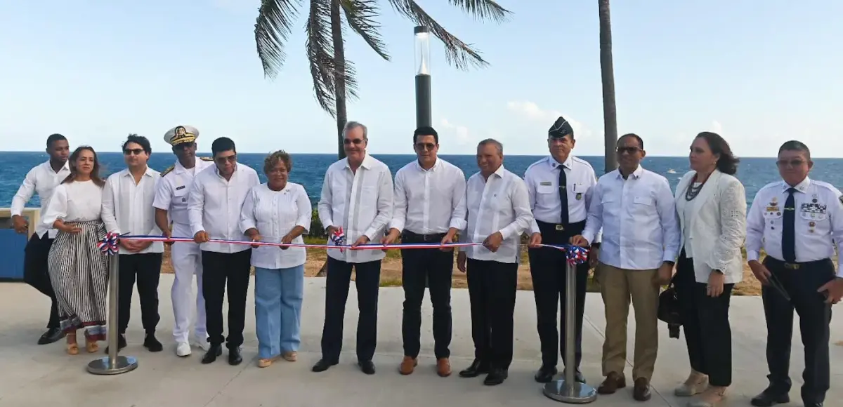 Presidente Abinader y ministro Collado inauguran segunda etapa del malecón de Santo Domingo Este.
