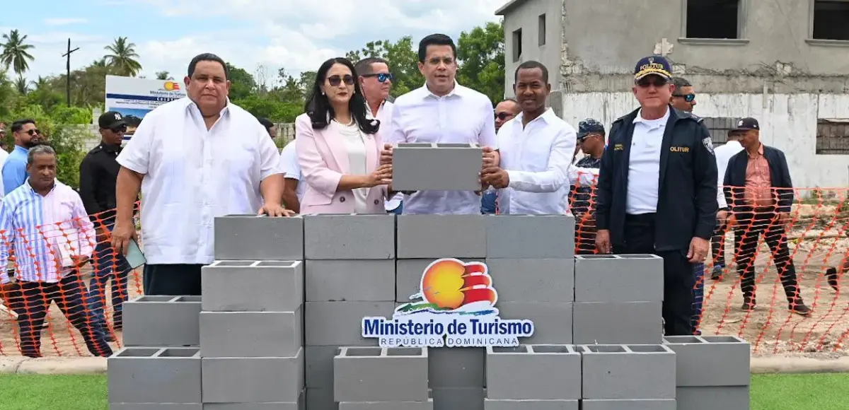 Turismo inicia obra en Las Clavellinas de Azua