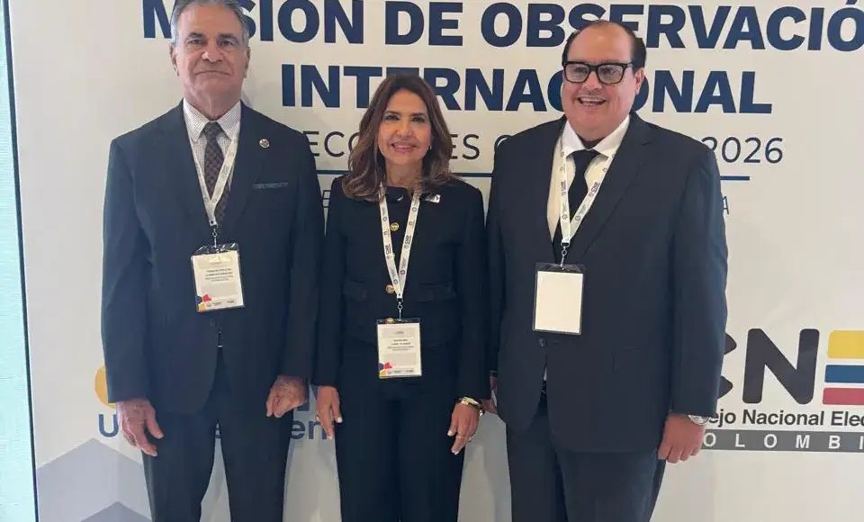 Comitiva del TSE en misión de observación internacional en elecciones presidenciales de Colombia
