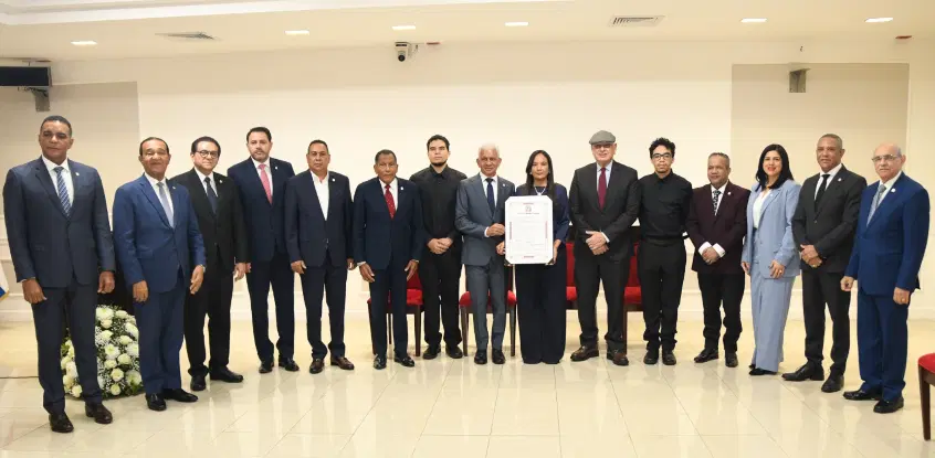 Senado realiza homenaje póstumo a René Fortunato