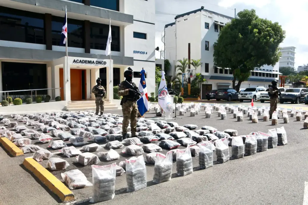 Intervienen dos lanchas con 1,295 paquetes de cocaína y marihuana en operaciones sumultáneas