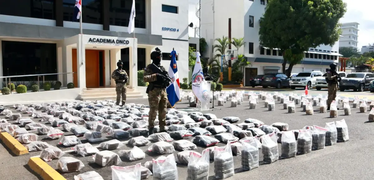 Intervienen dos lanchas con 1,295 paquetes de cocaína y marihuana en operaciones sumultáneas