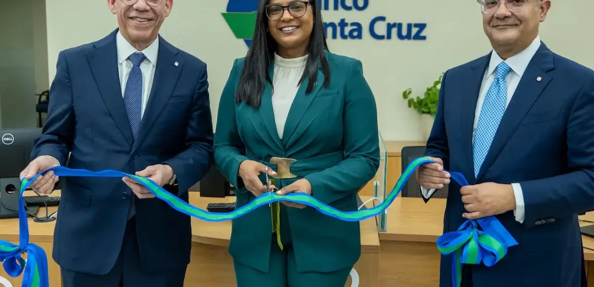 Banco Santa Cruz bendice centro de negocios en Mao, Valverde