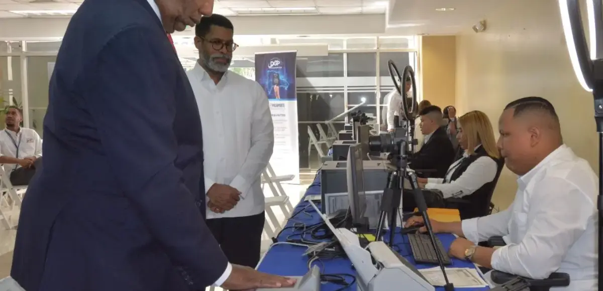 UASD y DGP instalan operativo móvil para emisión y renovación nuevo pasaporte electrónico