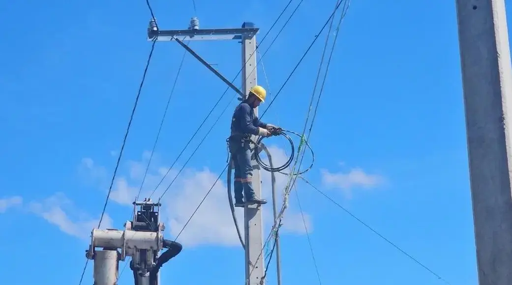 EDENORTE fortalece servicio eléctrico en La Rosa Alta con inversión superior a RD$2.2 millones