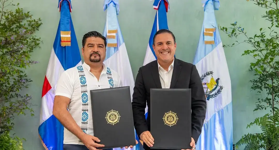 APORDOM y Comisión Portuaria de Guatemala firman acuerdo para fortalecer la cooperación portuaria.