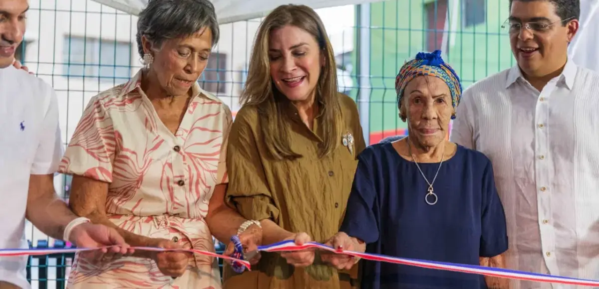 Carolina inaugura parque Villa Consuelo y entrega entorno más seguro para personas no videntes