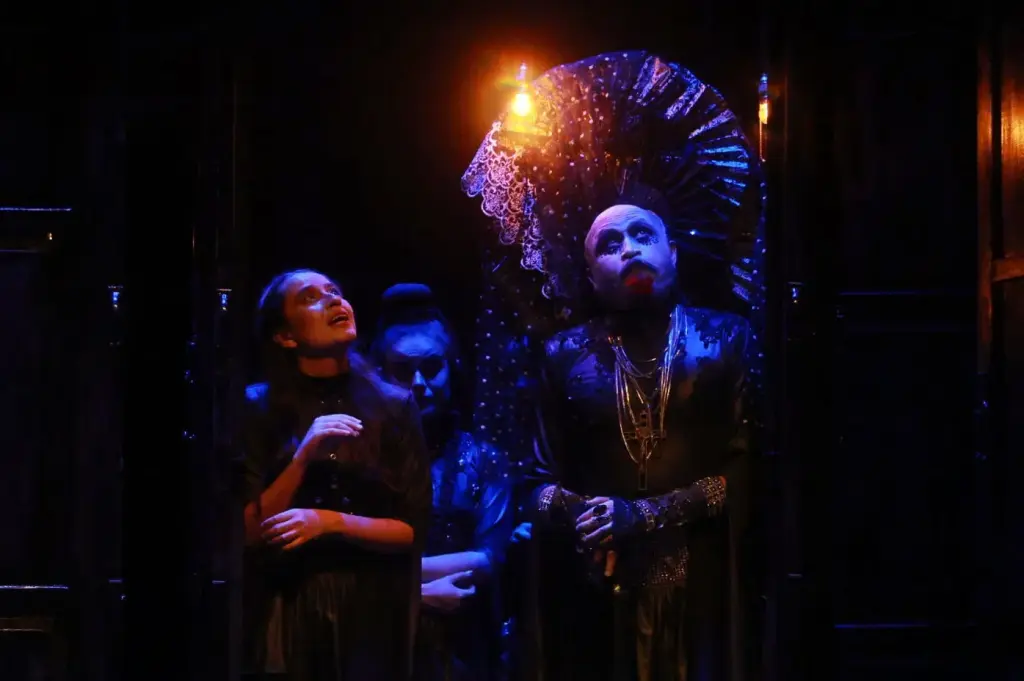 La Casa de Bernarda Alba abre con fuerza y ovaciones el Festae 2026