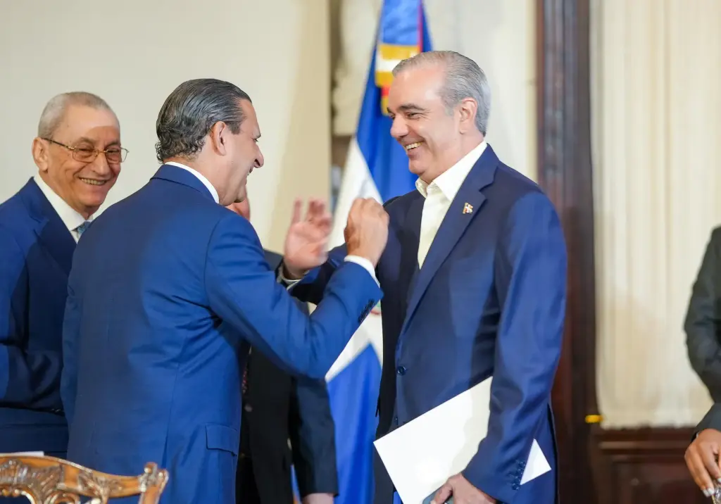 Presidente Luis Abinader firma acuerdo de colaboración entre FINJUS y la Consultoría Jurídica del Poder Ejecutivo