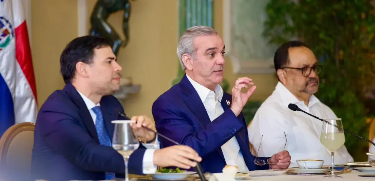 Presidente Luis Abinader reafirma respaldo a la clase artística y escucha propuestas del sector cultural
