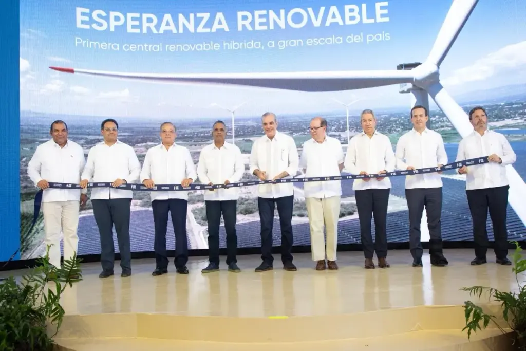 Presidente Abinader inaugura central Esperanza Renovable de EGE Haina