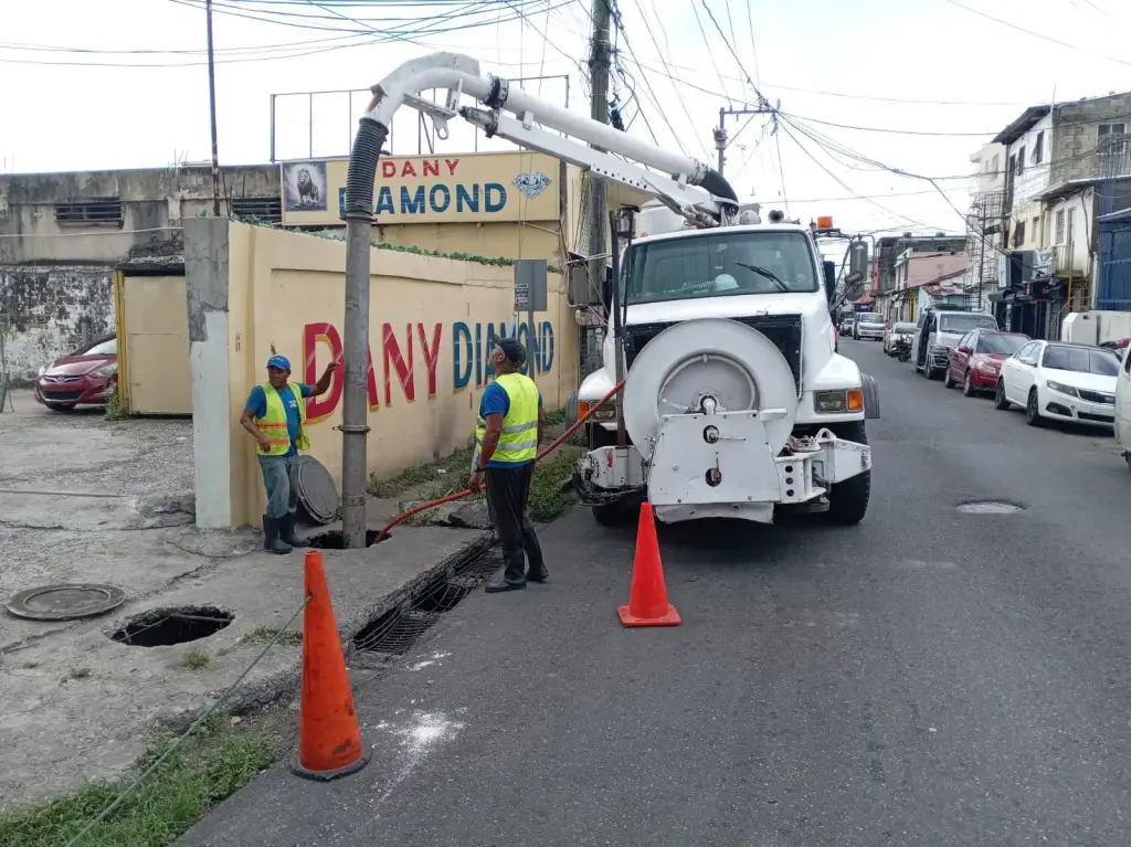 Alcaldía del Distrito Nacional intensifica operativos de limpieza por vaguada
