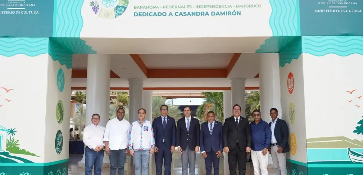 Festival Cultural de la Región Enriquillo cierra con reconocimientos del Senado y concierto