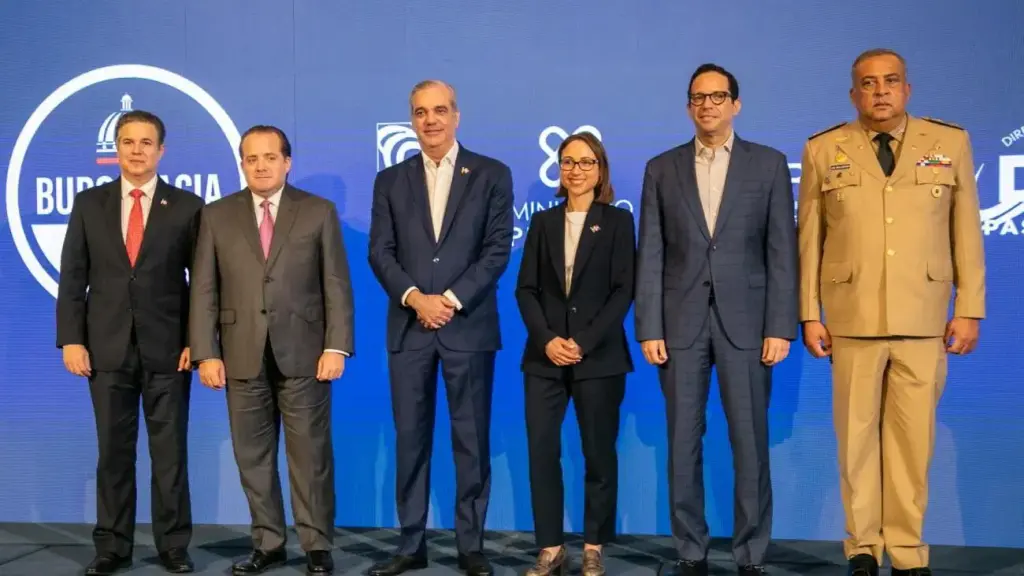 Gobierno presenta nuevo sistema de Permiso de Salida de Menor 100 % digital