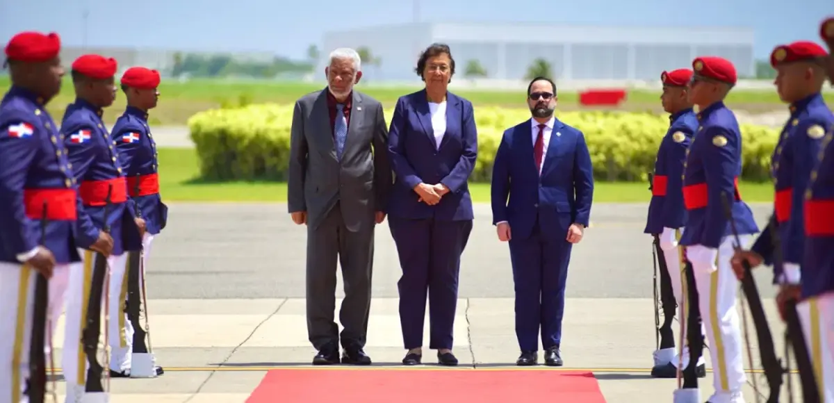 Presidenta de Surinam arribó este sábado a la República Dominicana