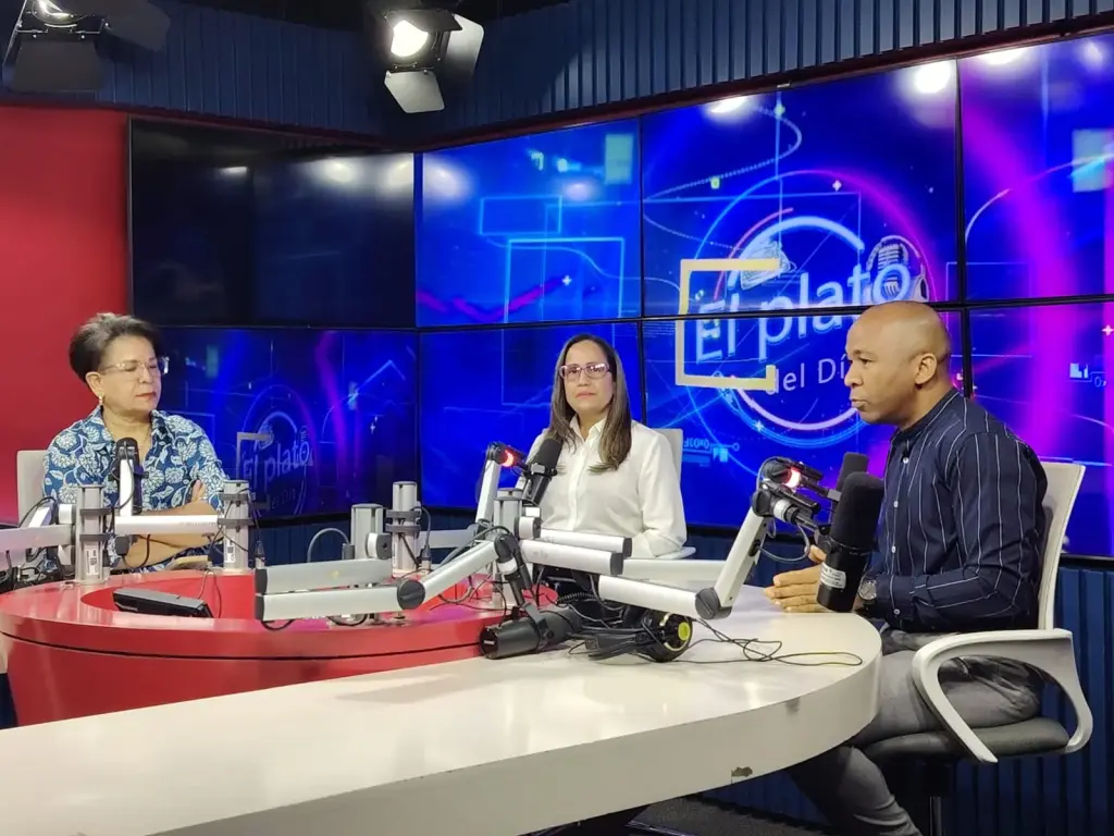 Yadira Peña ratifica compromiso con diseño e implementación de políticas sociales desde la Fuerza del Pueblo