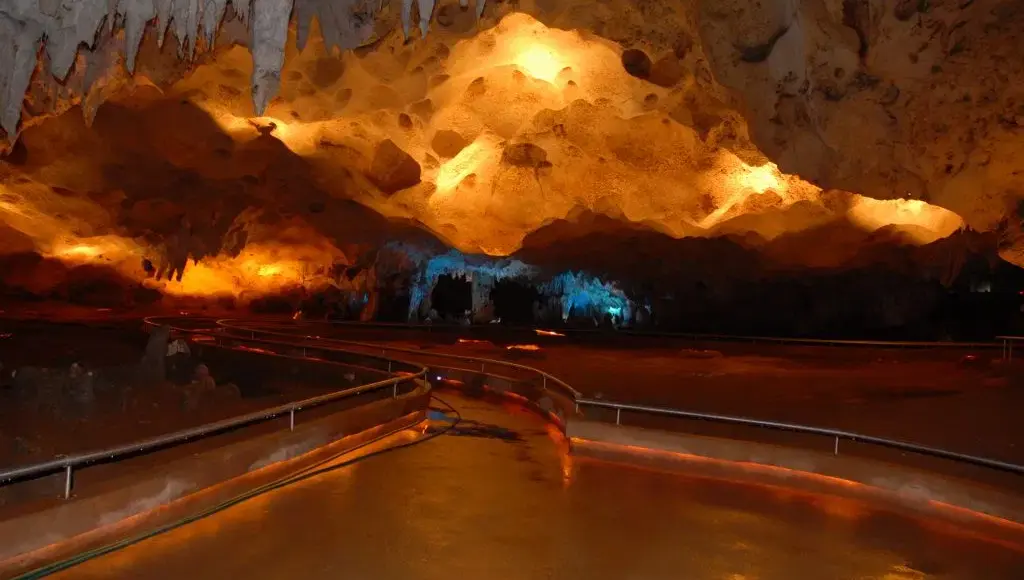 Conocer la Cueva de las Maravillas una experiencia inolvidable