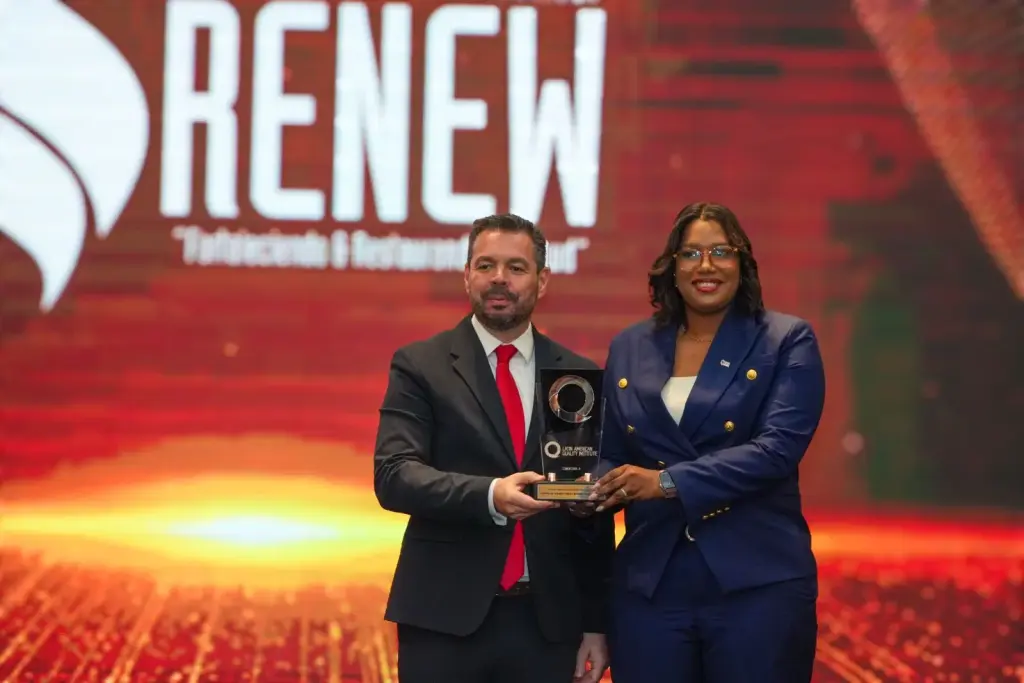 Renew celebra nueve años de excelencia y es reconocida como Empresa Caribeña del Año 2026