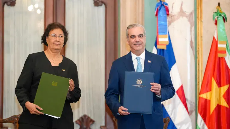 Gobiernos de la República Dominicana y de Surinam firman acuerdos de cooperación y alianzas estratégicas en el sector turístico, agricultura e inversión privada