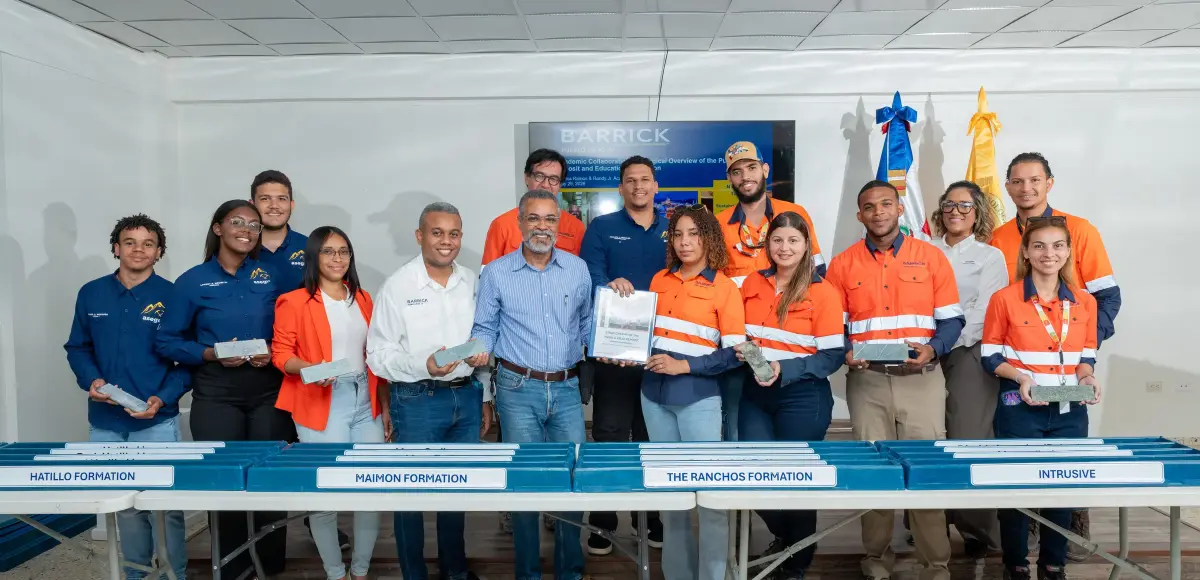 Barrick Pueblo Viejo fortalece formación práctica de estudiantes de Geología de UTECO con donación técnica especializada