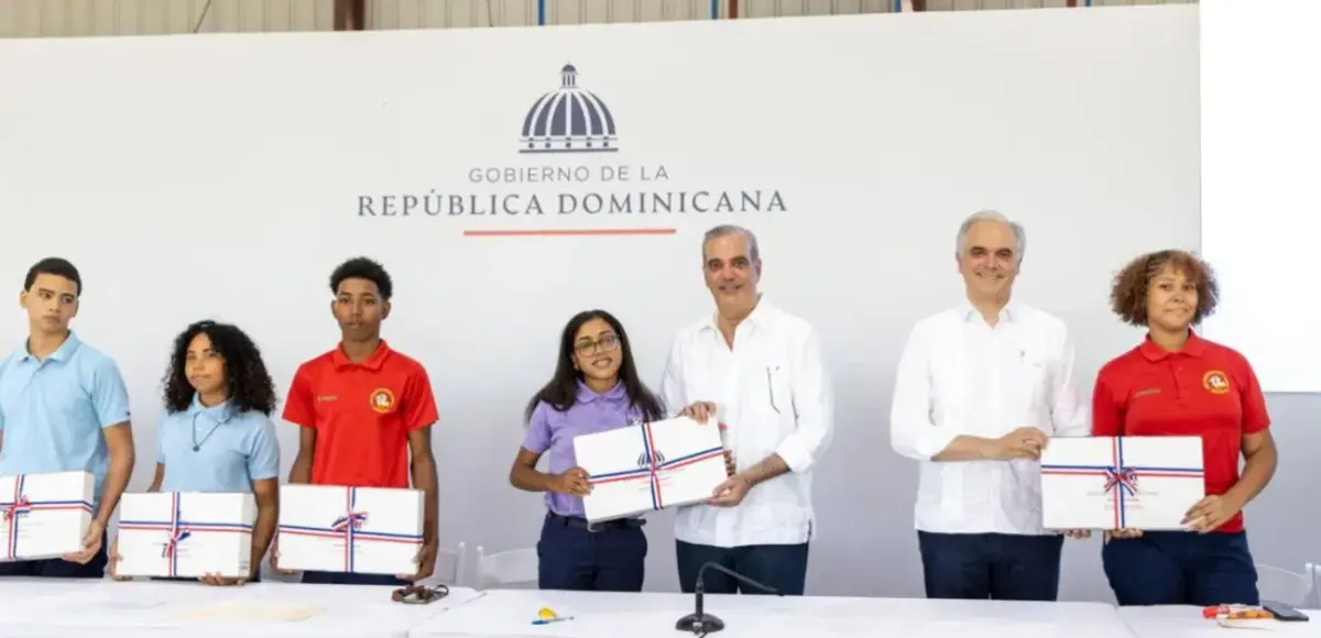Presidente Abinader dispone elaboración de plan especial para atender la infraestructura escolar de la provincia Independencia