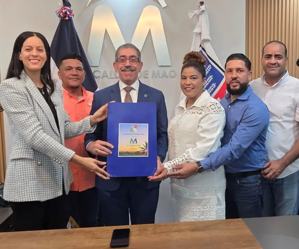 Municipio de Mao declara a Asjana David Persona Distinguida y reconoce su liderazgo académico y compromiso social*