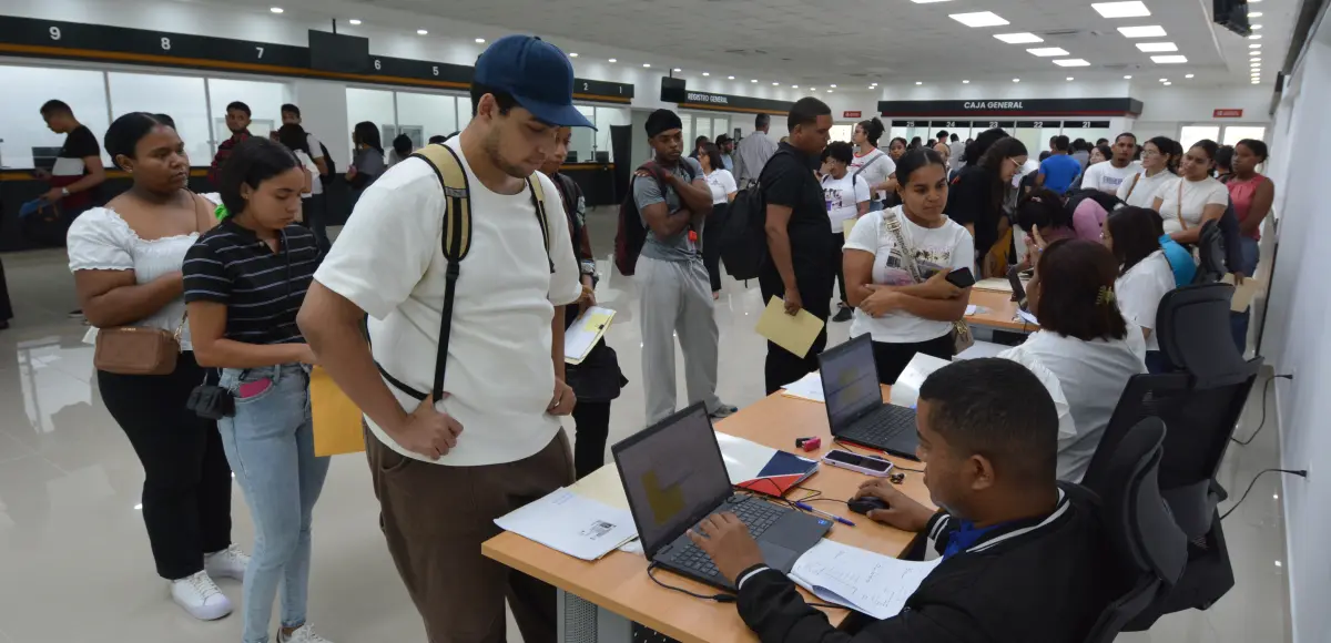 UASD y MESCyT organizan jornada de actualización de expedientes de estudiantes beneficiarios del programa nacional de becas