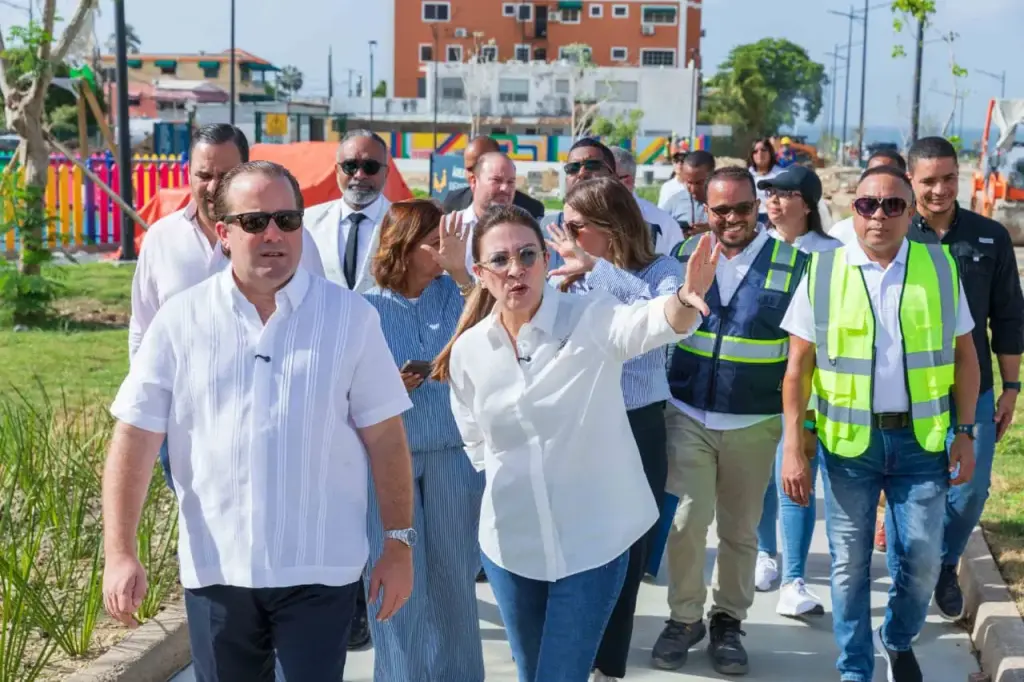 Carolina Mejía y José Paliza supervisan trabajos finales del Paseo 30 de Mayo y anuncian su inauguración la próxima semana