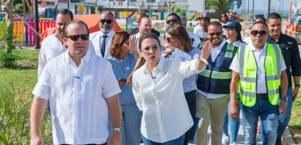 Carolina Mejía y José Paliza supervisan trabajos finales del Paseo 30 de Mayo y anuncian su inauguración la próxima semana