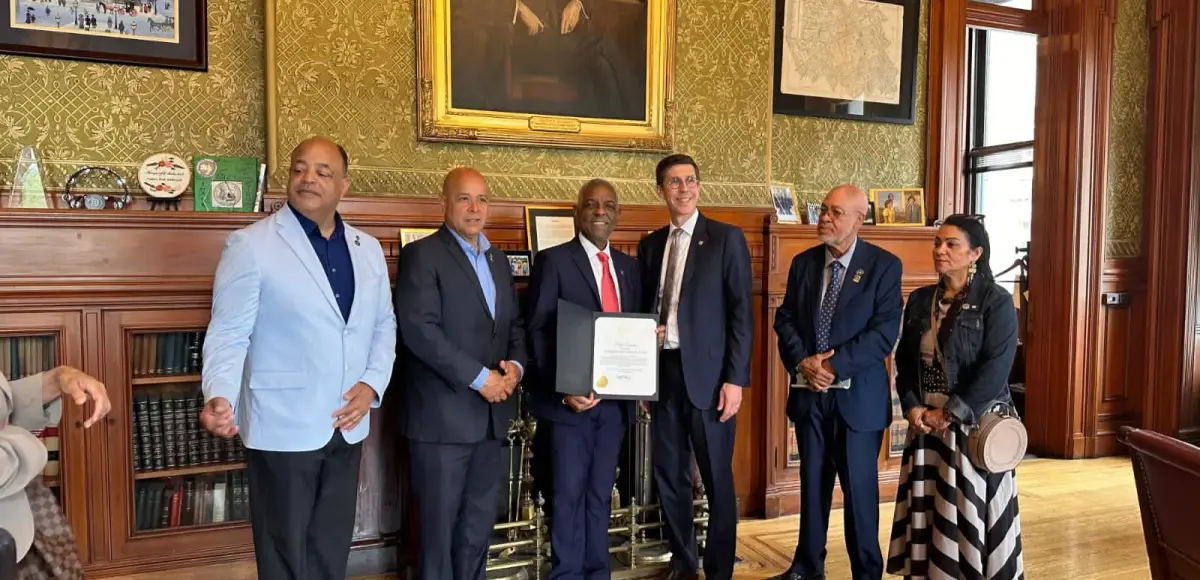 El Dr. Rafael Montero recibe reconocimientos en Rhode Island durante agenda internacional en Estados Unidos