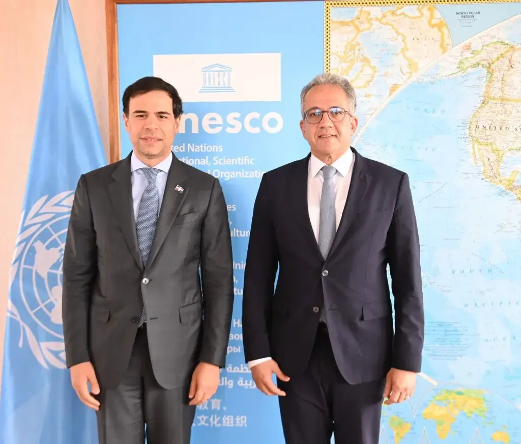 Roberto Ángel Salcedo sostiene encuentro estratégico con el director general de la UNESCO
