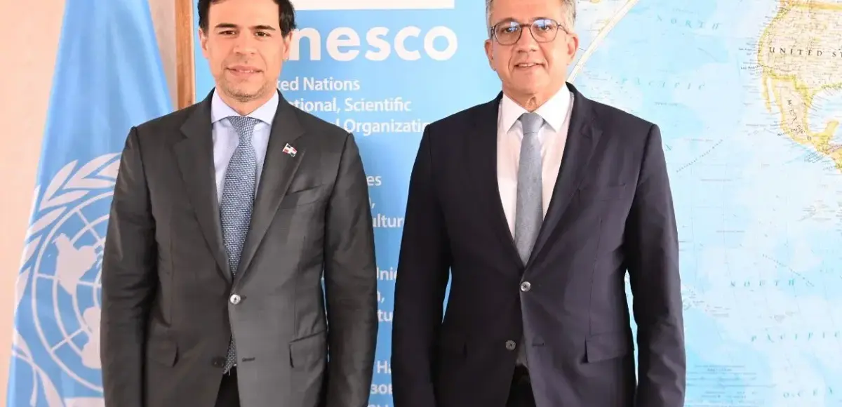 Roberto Ángel Salcedo sostiene encuentro estratégico con el director general de la UNESCO