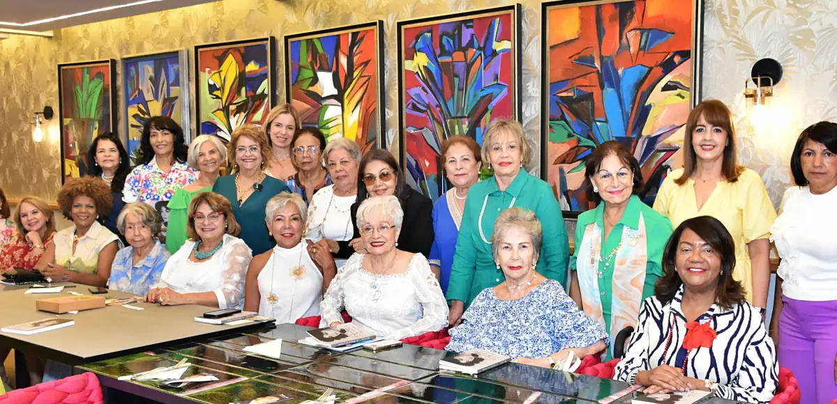 Celebran Desayuno con el libro “Sonetos en la menor” de la autoría de Olga Lara