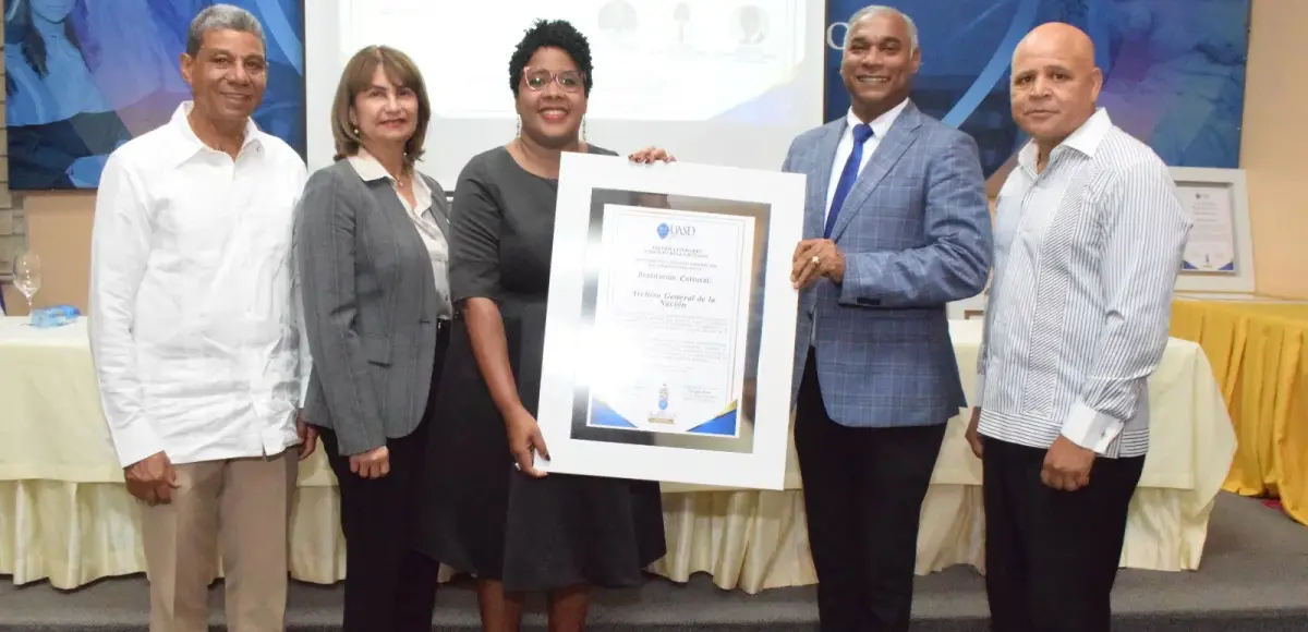 Archivo General de la Nación recibe reconocimiento de la UASD Recinto Santiago por su aporte a la cultura dominicana