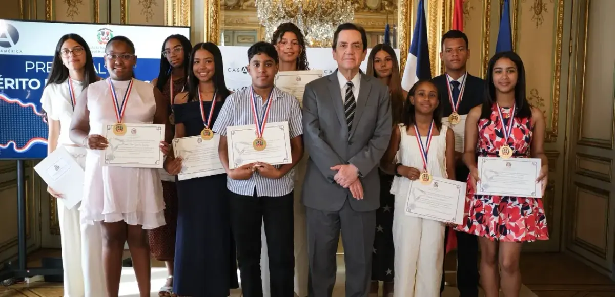 Embajada dominicana en España reconoce a estudiantes destacados con el XVI Premio al Mérito Escolar 2026