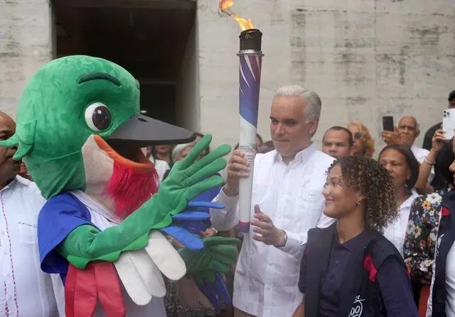 La Antorcha de los JCC 2026 visitó el Ministerio de Educación