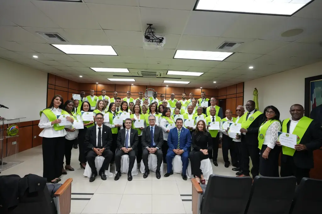 TSE gradúa 58 dirigentes del Partido Fuerza del Pueblo en Justicia Electoral