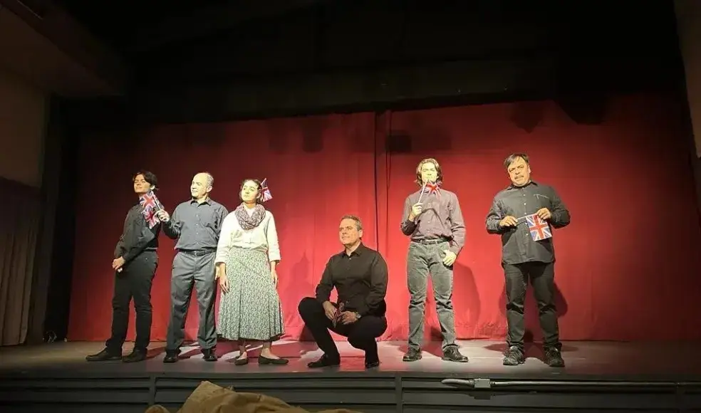 Naiboa presenta “La cantante calva” en el Teatro Nacional a beneficio del Patronato de la Salud Mental Padre Billini