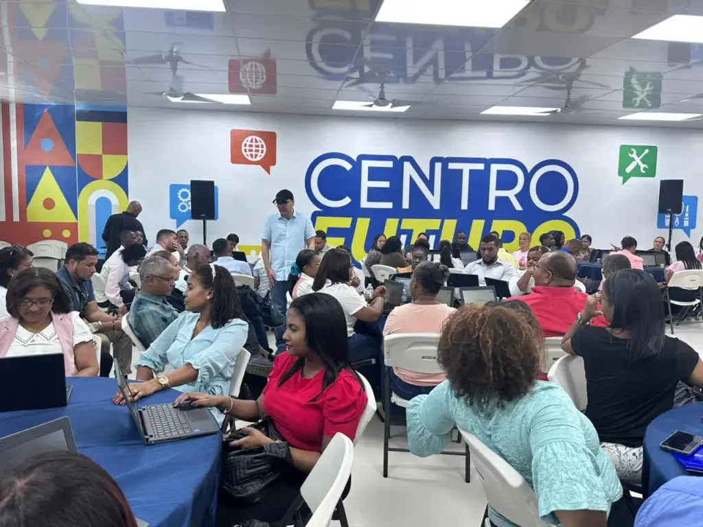 Impulsan pasantía para acercar docentes a la realidad productiva y a la inteligencia artificial