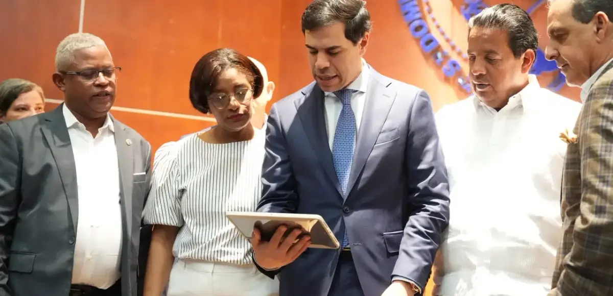 Roberto Ángel Salcedo anuncia festival cultural para la región Este