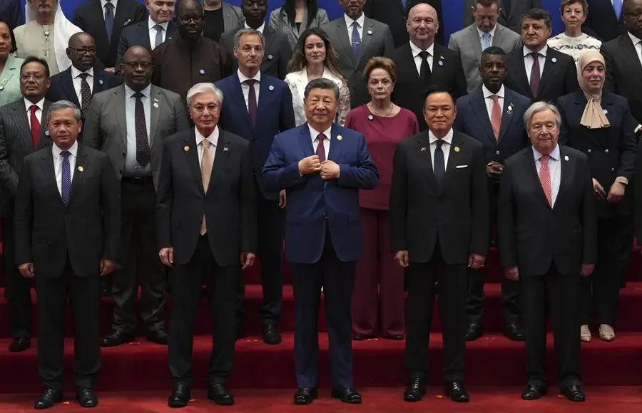 China lanza una organización internacional de gobernanza de la IA con 29 países