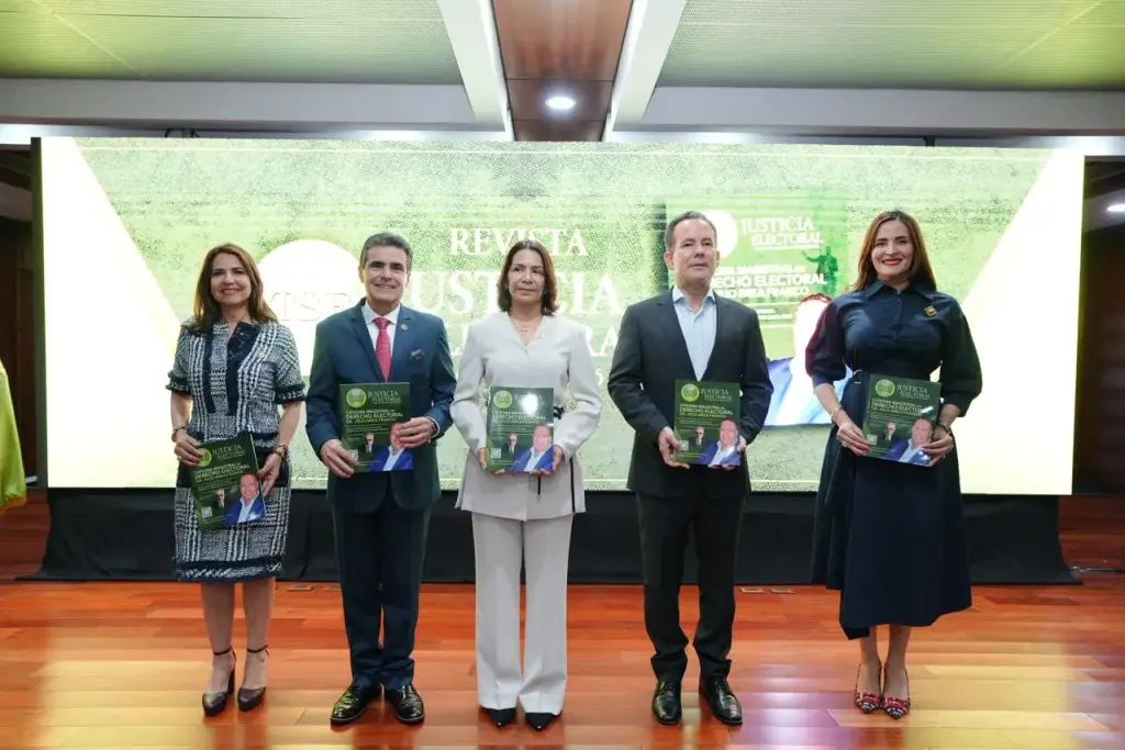 TSE pone a circular 7ma. edición Revista Justicia Electoral dedicada a la Cátedra de Derecho Electoral Dr. Julio Brea Franco