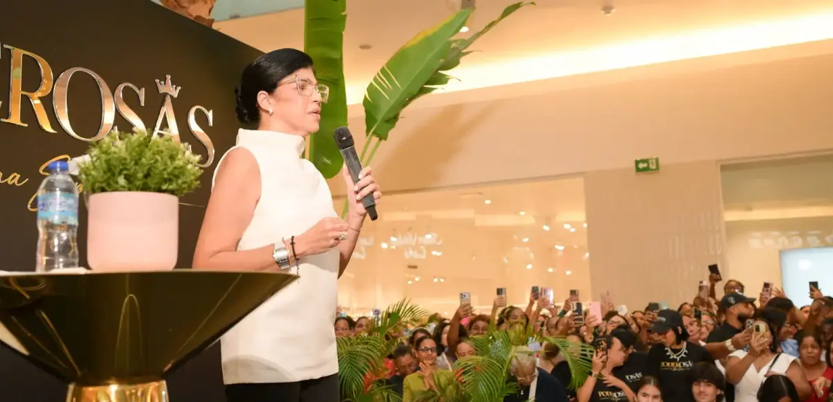 Ana Simó llena por completo Agora Mall de mujeres “Poderosas”